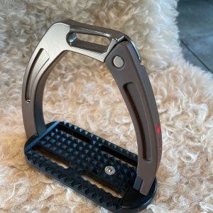 Equipe Stigbøjler Kobber/brun